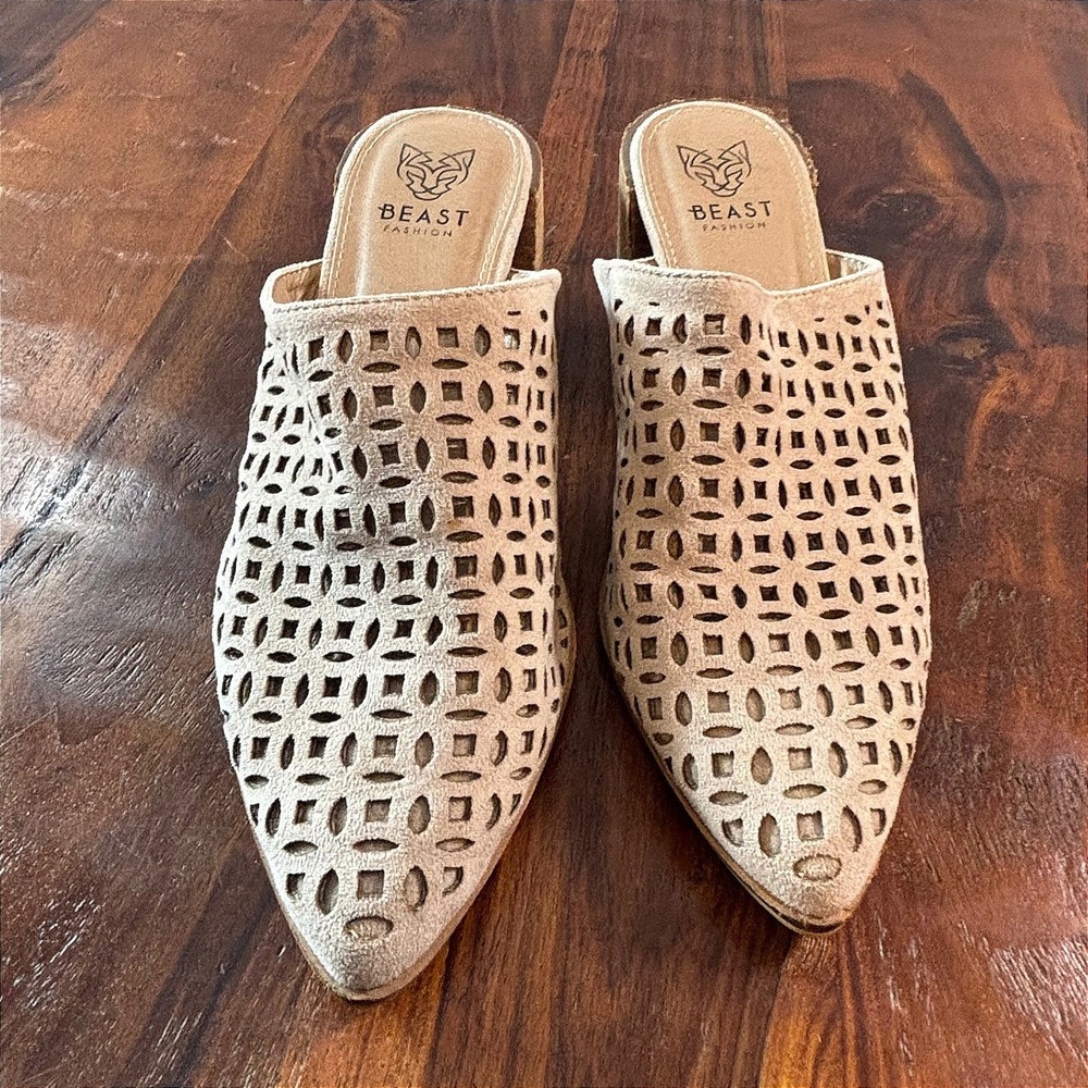 Beast Fashion Womens Tan Laser Cut Pointed Toe Block Heel Mules Size 7.5